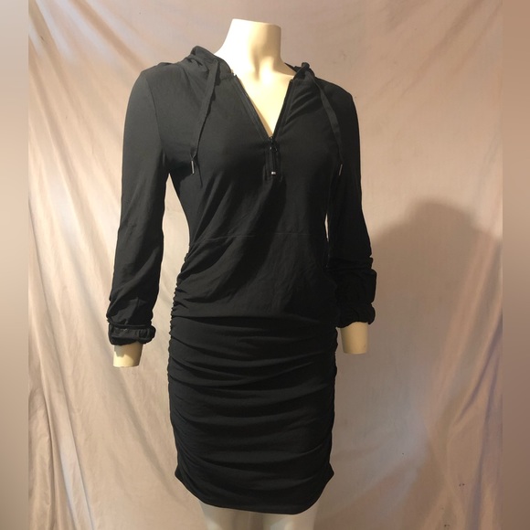 Hooded dress - Picture 1 of 2